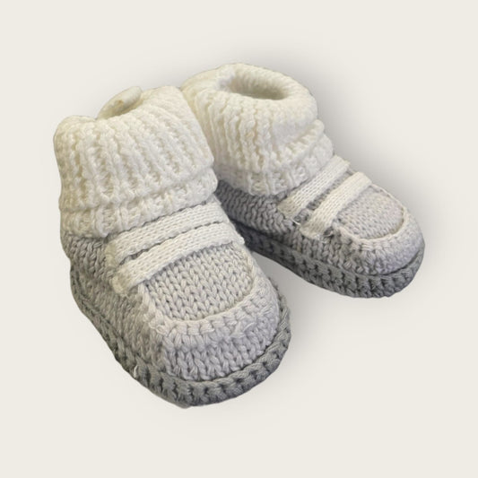 Cozy Woolen Booties for Newborn to 6 Months | Knitted Warm Baby Shoes with Unique Pattern (pink)